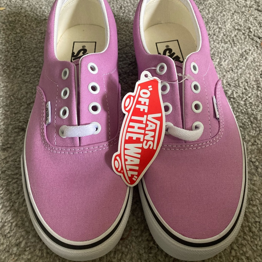 NWT Women’s 6.5 Purple/Pink Vans